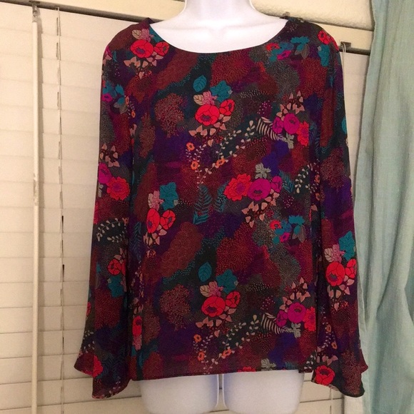 Violet & Claire Tops - Gorgeous deep jewel colored bell sleeve top